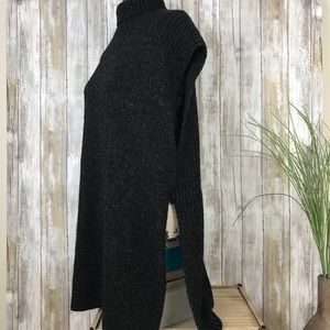 Lou & Grey side slit sleeveless poncho sweater